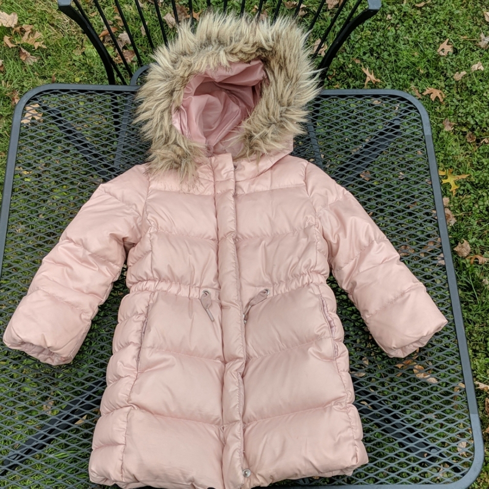 Down winter jacket w/hood.
